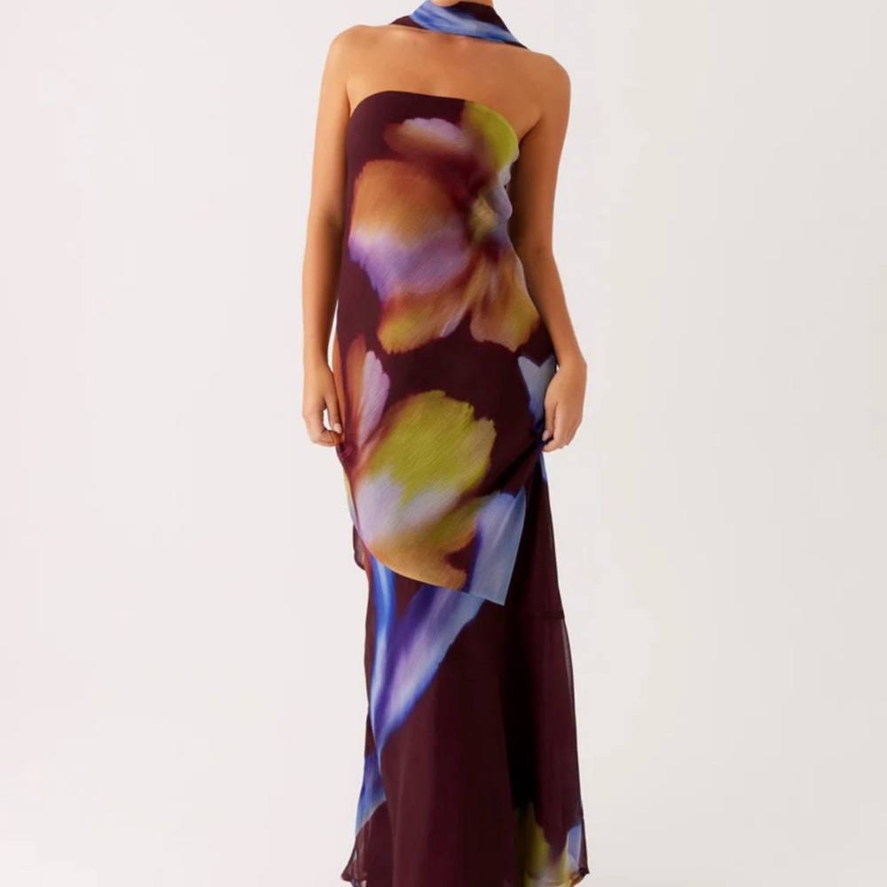 Under The Pagoda Maxi Dress - Dark Floral - Picture 3 of 6